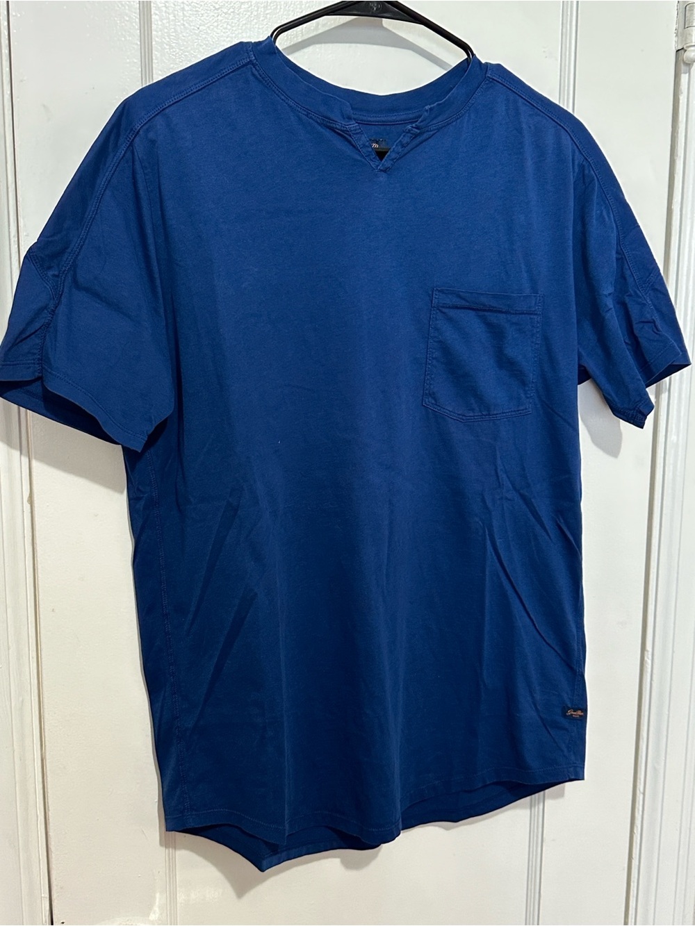 Good Man Brand Short-Sleeve Pocket Tee in Navy Blue